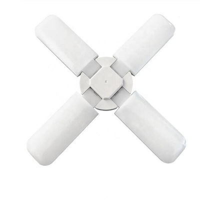Luz de dobramento do fã claro comercial com as uma, dois, três ou quatro folhas