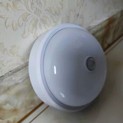 Corredor interno que leve a luz do sensor de movimento da montagem do teto 20000h